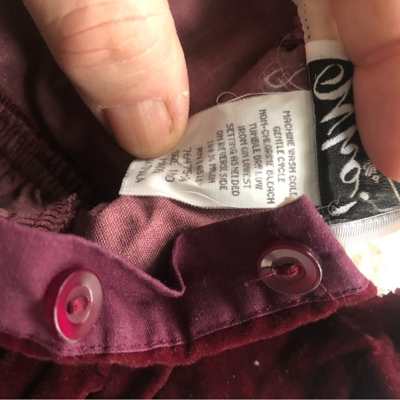 Vintage Burgundy Velvet Dress with Lace Collar - Picture 7 of 8